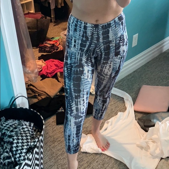 Cropped Printed Leggings - Picture 10 of 12